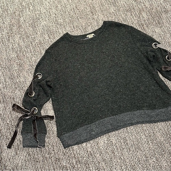 Anama Gray Ribbon Tied Scoop Neck Sweater - Picture 3 of 12